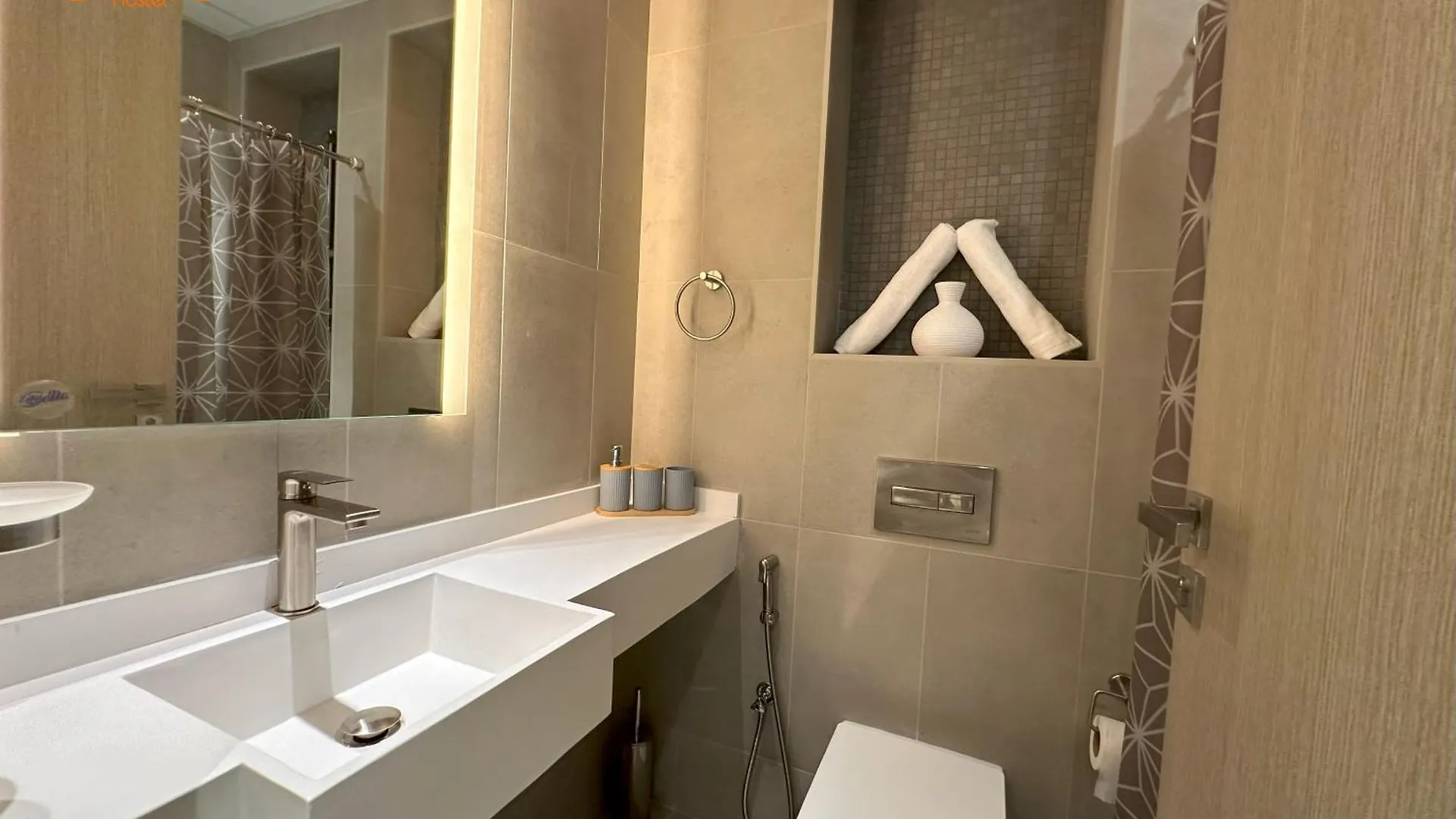 Bella Hostel - Luxury Mixed Dormitory Near Dubai Airport Homestay